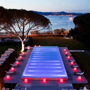 Cube 17 Indoor/Outdoor Lamp by Smart & Green
