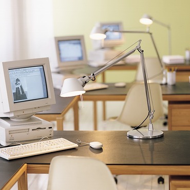 Tolomeo Desk Lamp by Artemide Installation