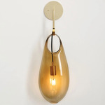 Hold 18 Wall Sconce - Brushed Brass / Transparent Olivin