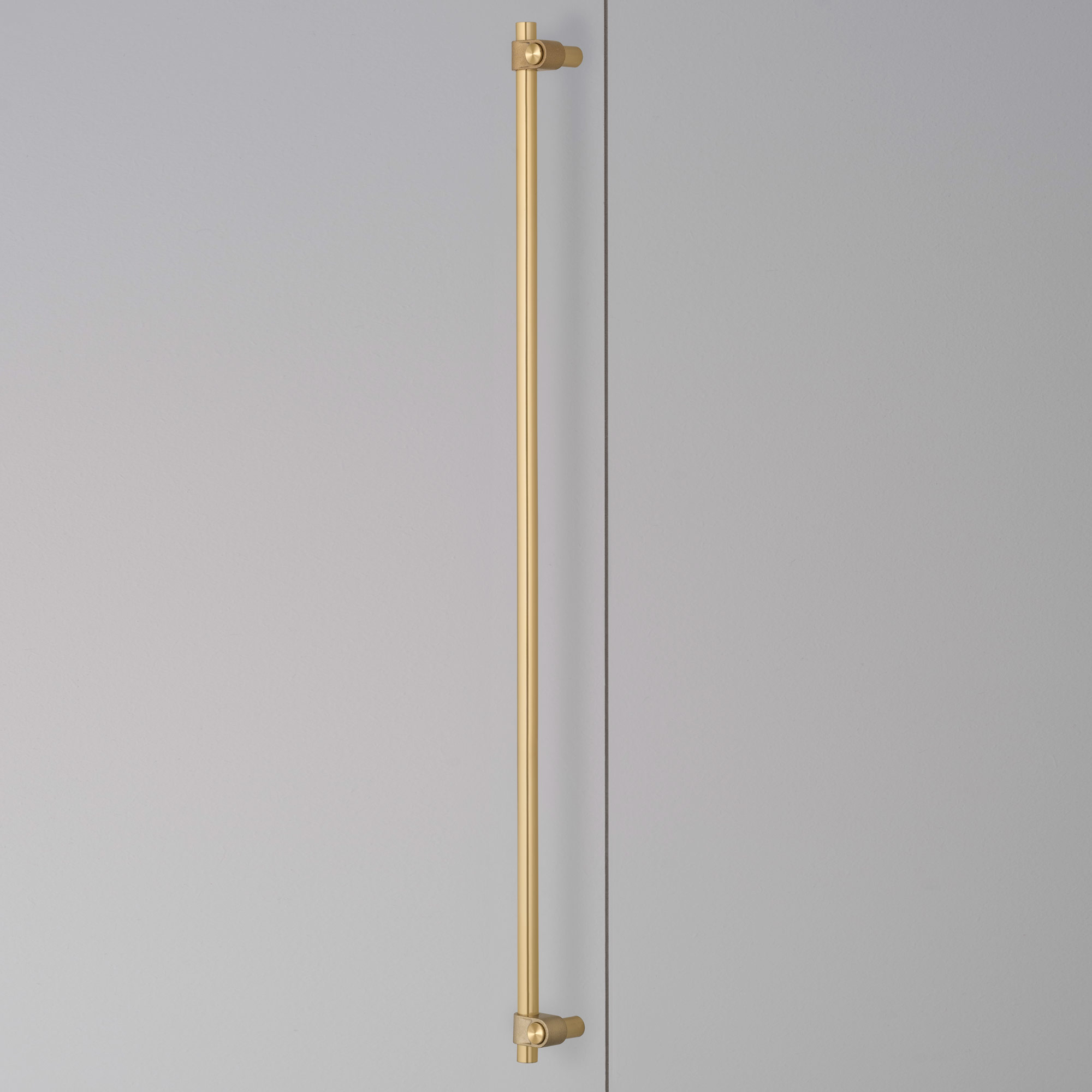 FIXED DOOR HANDLE / SINGLE-SIDED / LINEAR / BRASS - Buster + Punch